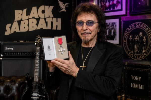 Tommi Iommi ya es Miembro de la Orden del Imperio Británico